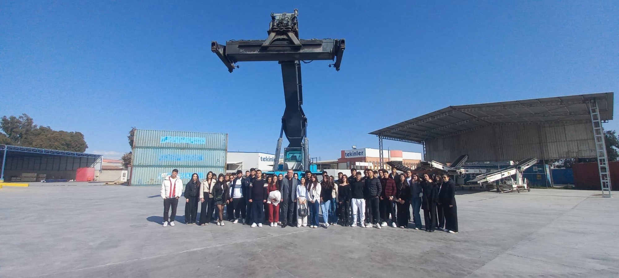 Üniversitemiz Sosyal Bilimler Meslek Yüksekokulu Lojistik Programı Öğrencileri Nokta Lojistik Firmasına Teknik Gezi Ziyareti Gerçekleştirdi detayı için tıklayınız