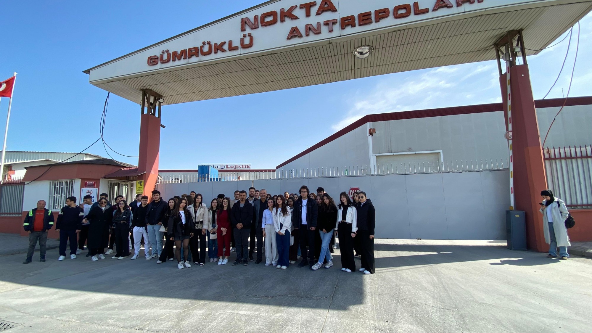 Üniversitemiz Sosyal Bilimler Meslek Yüksekokulu Lojistik Programı Öğrencileri Nokta Lojistik Firmasına Teknik Gezi Ziyareti Gerçekleştirdi detayı için tıklayınız