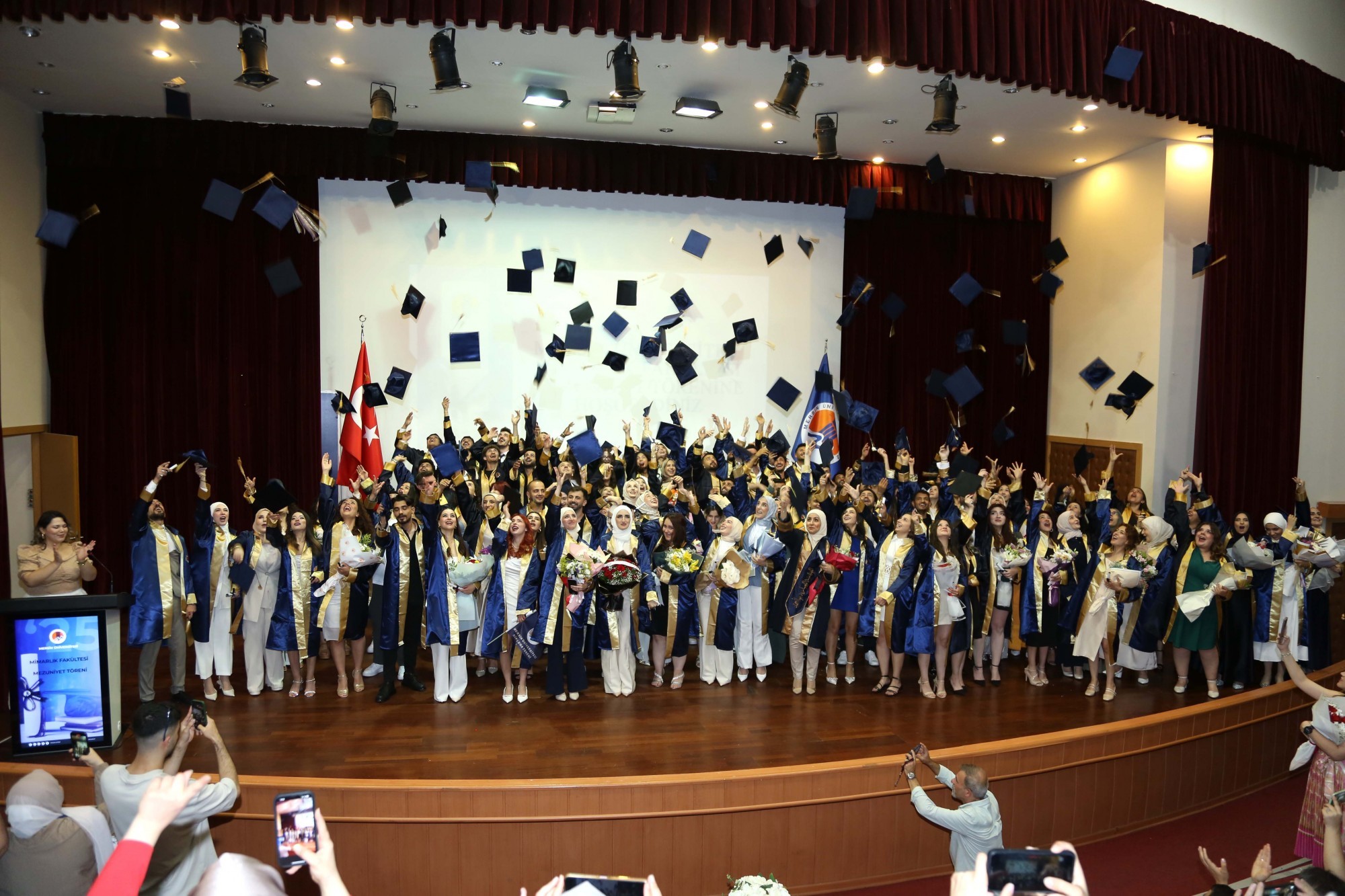 Mimarlık Fakültemiz Mezuniyet Töreni Gerçekleştirildi detayı için tıklayınız