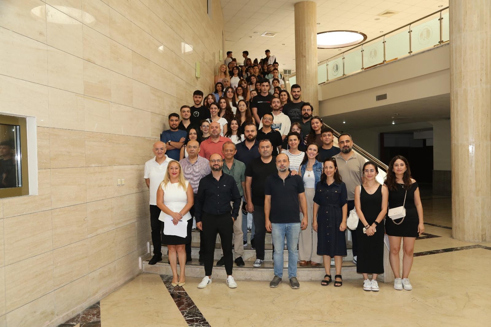 Kimya B&ouml;l&uuml;m&uuml;m&uuml;zde 1. Sınıf &Ouml;ğrencileriyle Tanışma ve Oryantasyon Toplantısı Ger&ccedil;ekleştirildi detayı için tıklayınız