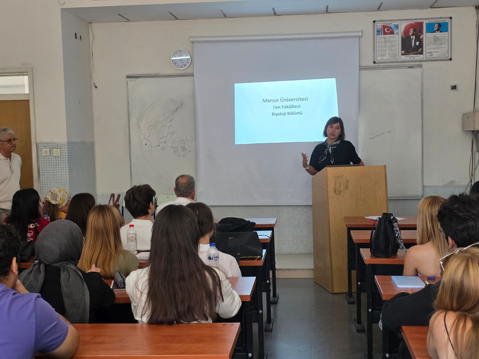 Biyoloji B&ouml;l&uuml;m&uuml; Birinci Sınıf &Ouml;ğrencileriyle Tanışma Toplantısı ve Oryantasyon Programı D&uuml;zenlendi detayı için tıklayınız