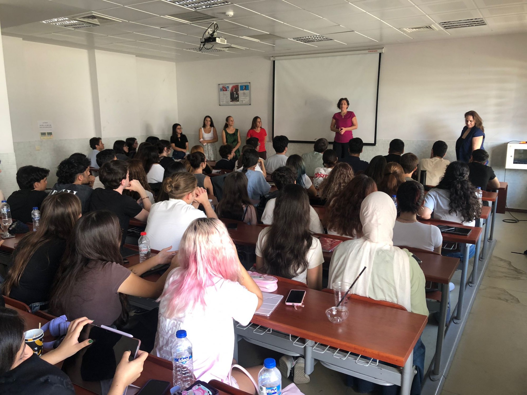 1. sınıf &ouml;ğrencilerimize oryantasyon toplantısı yapıldı.  detayı için tıklayınız