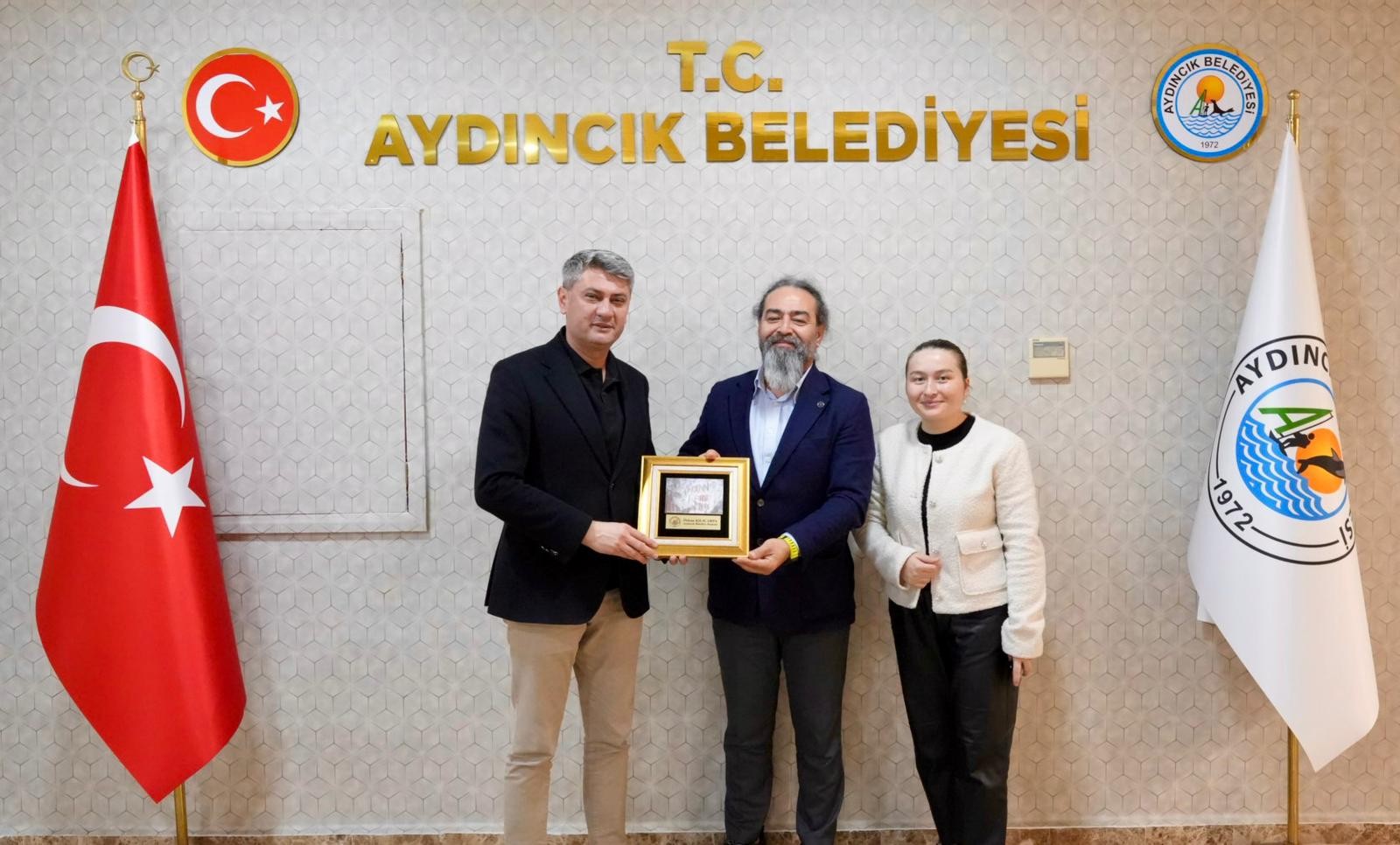 Sayın Dekanımız Prof. Dr. Deniz Ayas, Aydıncık Belediye Başkanı Sayın &Ouml;zkan Kılı&ccedil;arpa&rsquo;yı ziyaret etti. detayı için tıklayınız