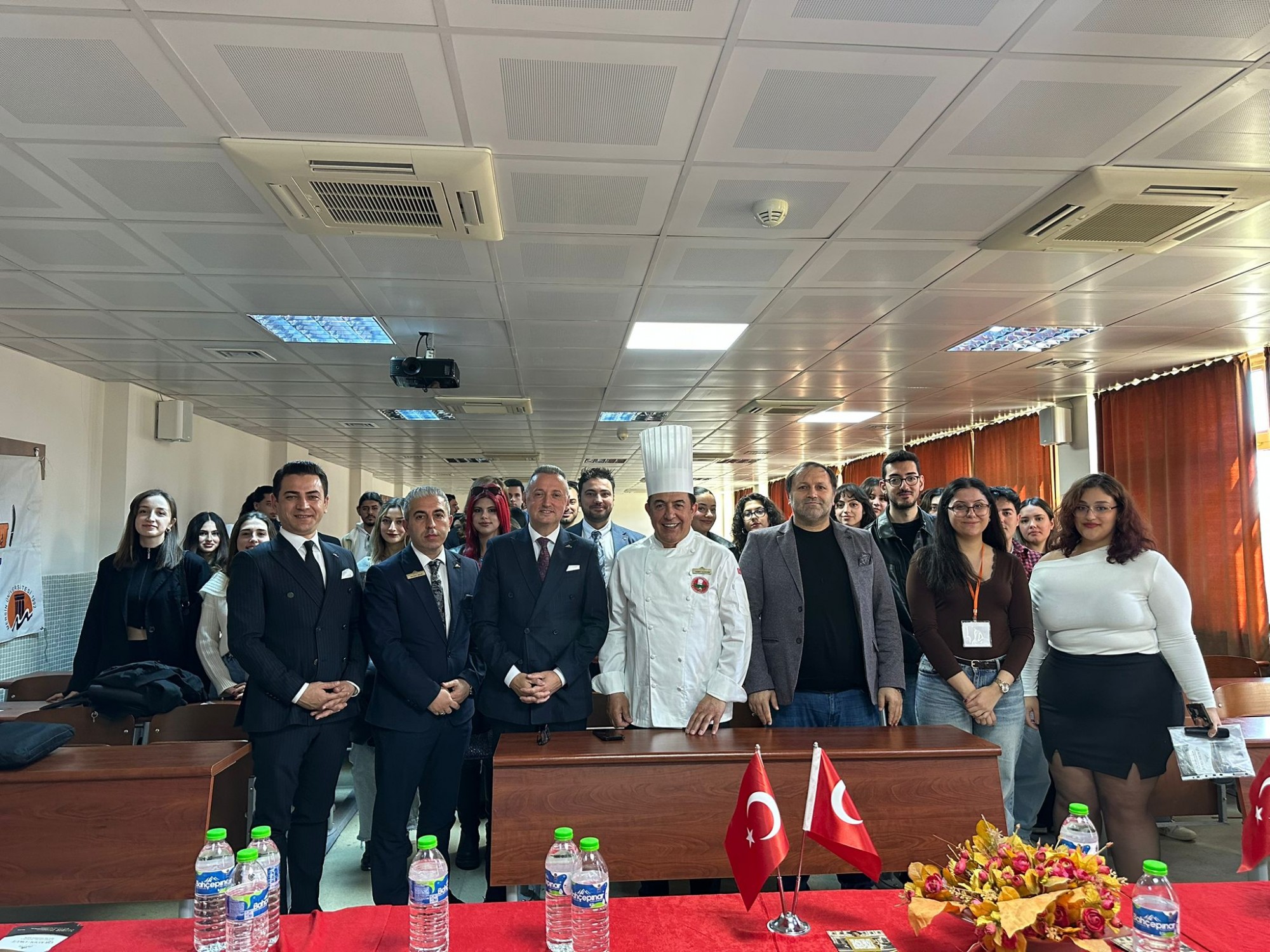 "Otel Y&ouml;neticilerinin Gastronomiye Bakışı&rdquo; ve &ldquo;otelcilikte Kariyer Basamakları&rdquo; Konulu S&ouml;yleşi Ger&ccedil;ekleştirildi detayı için tıklayınız