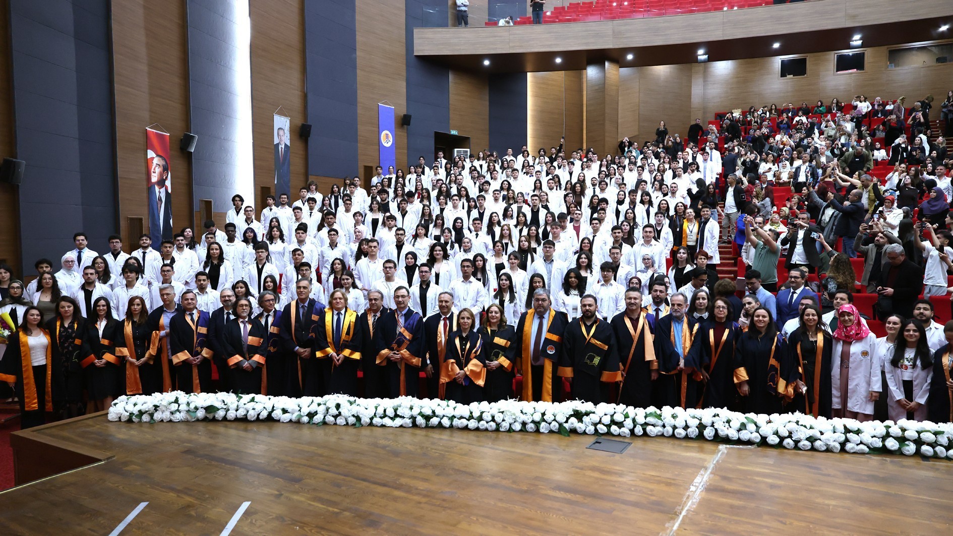 Mersin &Uuml;niversitesi Tıp Fak&uuml;ltesi&rsquo;nde Beyaz &Ouml;nl&uuml;k Giyme T&ouml;reni Ger&ccedil;ekleştirildi detayı için tıklayınız