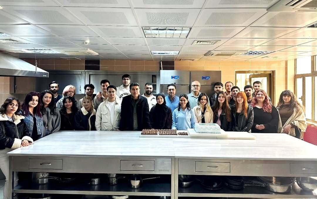 &Uuml;niversitemiz Gastronomi At&ouml;lyesinde Tatlı Bir Deneyim: &Ccedil;ikolata Workshop&rsquo;u detayı için tıklayınız