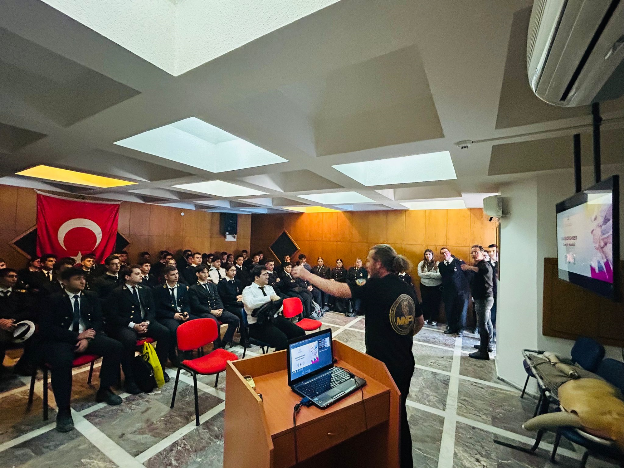 Mersin Emniyeti Narkotik Şube Polis Memurları Tarafından D&uuml;zenlenen Narkotik Maddeler ile M&uuml;cadele Semineri 13.04.2026 detayı için tıklayınız